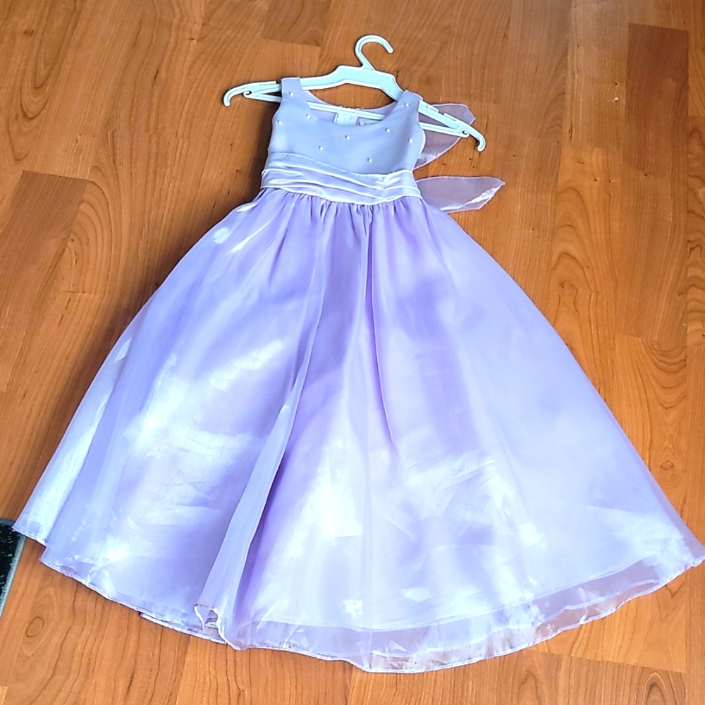 Girls dress.